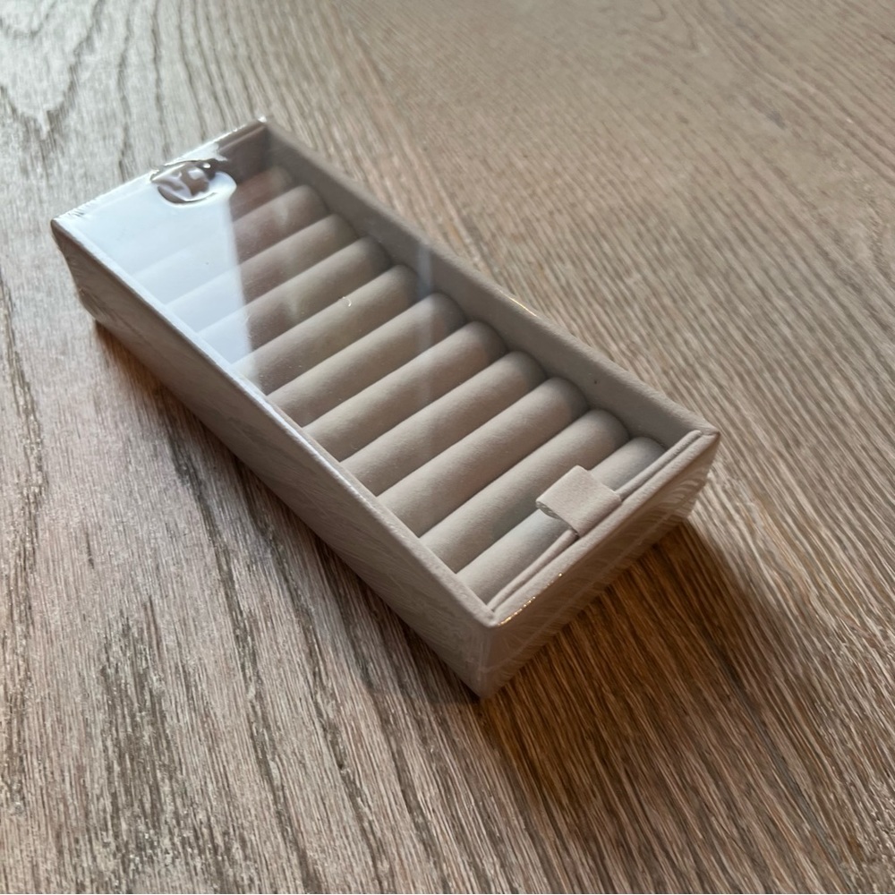 Stackers ring holder accessory, NWT